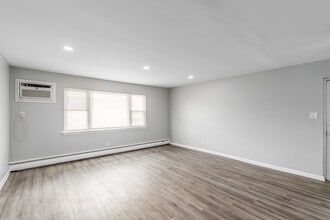 Princeton Apartments in Claymont, DE - Foto de edificio - Interior Photo