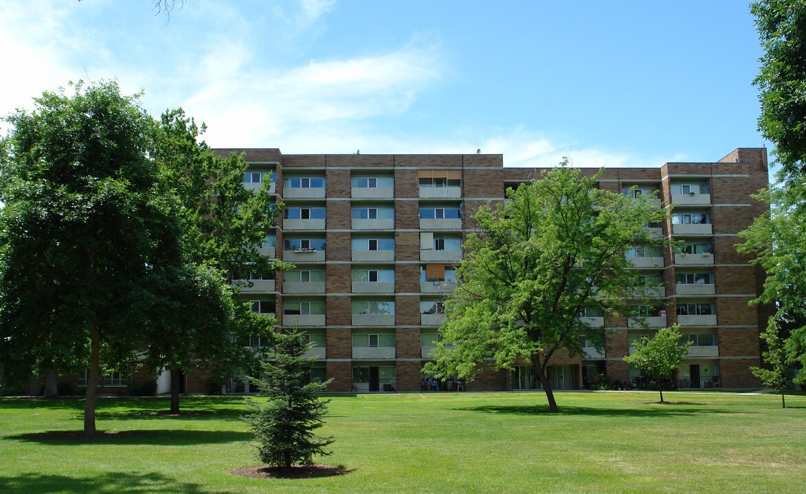 Capital Plaza Apartments in Boise, ID - Building Photo