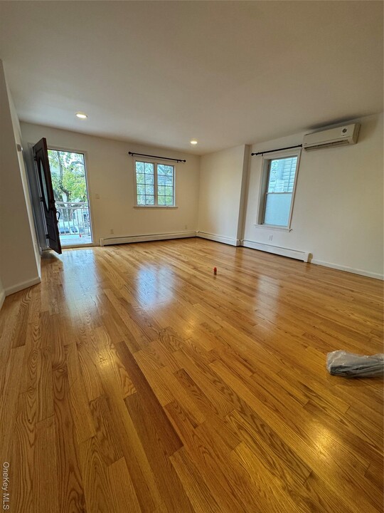 9-14 College Point Blvd in Queens, NY - Building Photo