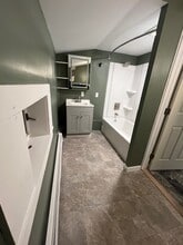 15 North St, Unit A in Vergennes, VT - Building Photo - Building Photo