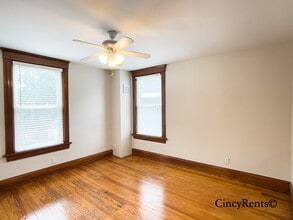 2836 Linwood Ave, Unit 2 in Cincinnati, OH - Foto de edificio - Building Photo