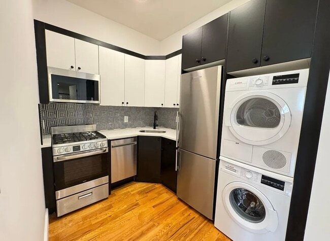 31 Marcus Garvey Blvd, Unit 3R in Brooklyn, NY - Foto de edificio - Building Photo