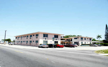 Dixie Bell Apartments in North Miami, FL - Building Photo - Building Photo