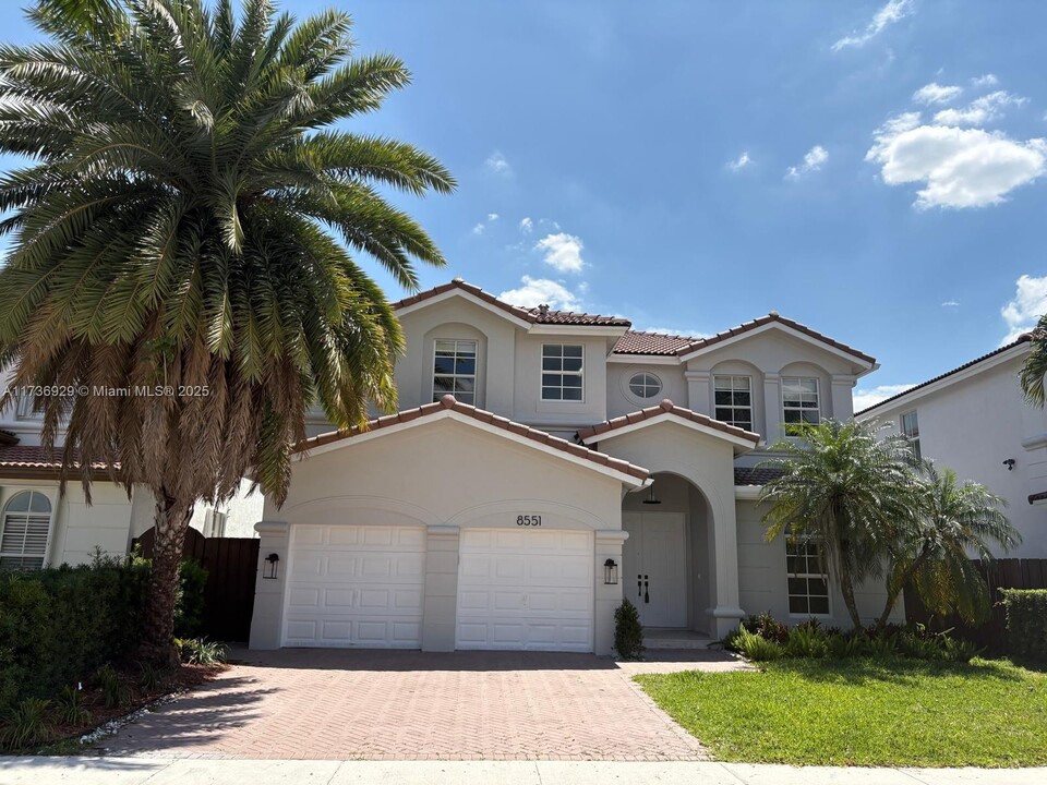 8551 NW 110th Ave in Doral, FL - Building Photo