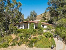 14 Appaloosa Ln in Bell Canyon, CA - Building Photo