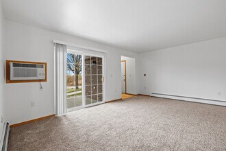 Gateway Estates Apartments in Beloit, WI - Foto de edificio - Building Photo