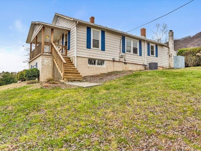 4509 Yellow Mountain Rd in Roanoke, VA - Building Photo - Building Photo