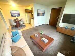 513 N Main Ave, Unit 4 in Garretson, SD - Foto de edificio - Building Photo