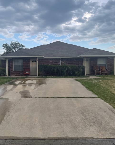 1008 Turkey Creek Ct in Bridgeport, TX - Building Photo - Building Photo