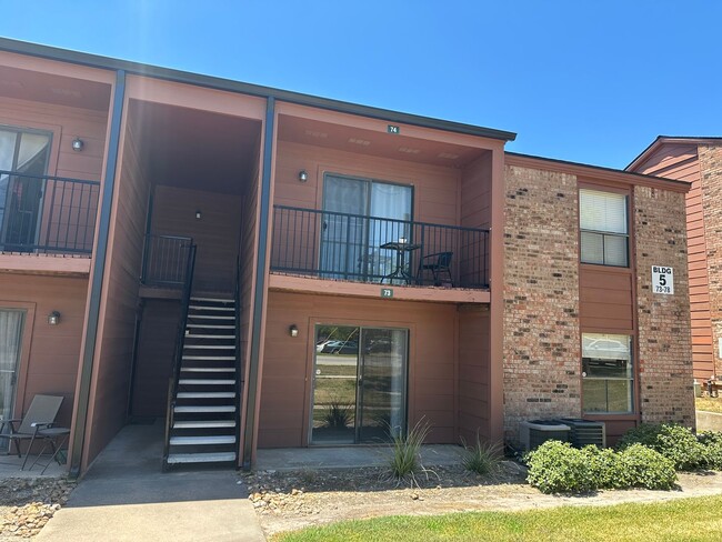 property at 904 University Oaks Blvd