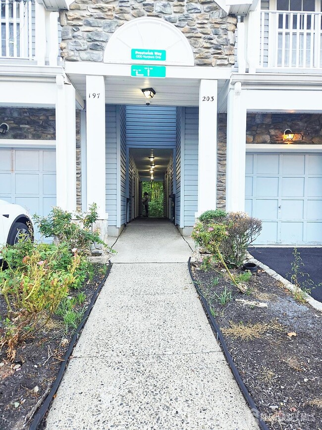 201 Prestwick Way in Edison, NJ - Building Photo - Building Photo