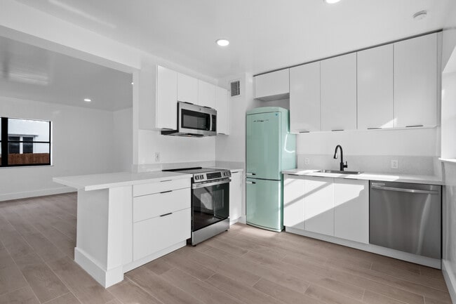 442 NE 71st St