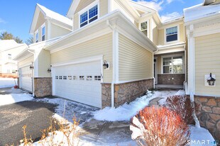 149 Ridgewood Dr in Middlebury, CT - Building Photo