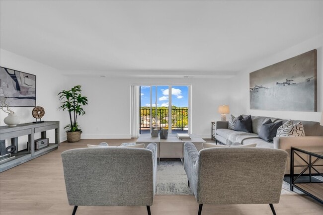 411 S Old Woodward Ave, Unit 924 in Birmingham, MI - Building Photo - Building Photo