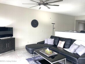 1 Riverpointe Plaza in Jeffersonville, IN - Building Photo - Building Photo