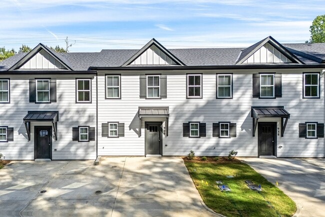 property at 936 Winslow Ct