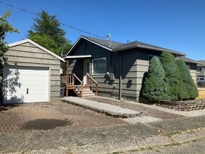 230 Apple St in Bremerton, WA - Building Photo - Building Photo