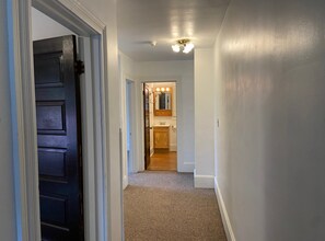 223 W Clinton St, Unit Apt 2 in Lock Haven, PA - Foto de edificio - Building Photo