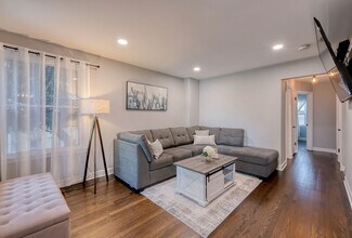 6730 W Devon Ave in Chicago, IL - Building Photo - Building Photo