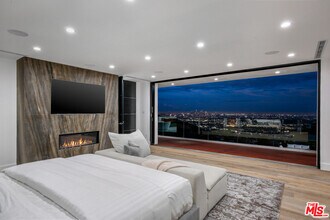 2110 Hercules Dr in Los Angeles, CA - Building Photo - Building Photo