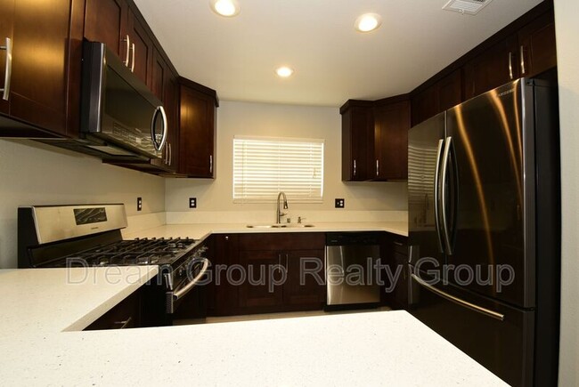 10524 Autumn Pine Ave in Las Vegas, NV - Building Photo - Building Photo