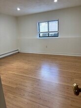 146 Willow St in Waltham, MA - Building Photo - Building Photo