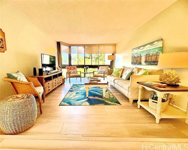 501 Hahaione St in Honolulu, HI - Building Photo - Building Photo