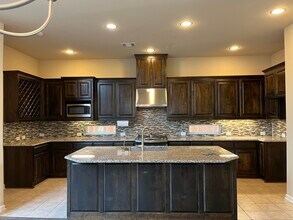 1112 Amber Rose Way in Arlington, TX - Building Photo - Building Photo