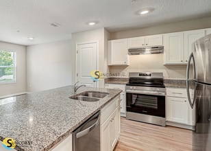 9580 Hood Rd in Jacksonville, FL - Building Photo - Building Photo