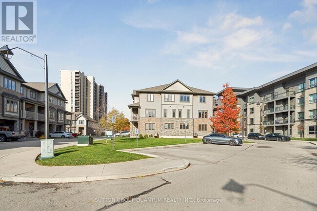 18 Lakefront Dr in Hamilton, ON - Building Photo - Building Photo
