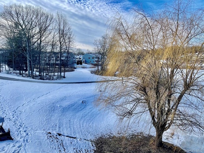 903 Oakridge Cmns in South Salem, NY - Building Photo - Building Photo