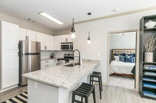 1000 Ashwood Pkwy in Atlanta, GA - Building Photo