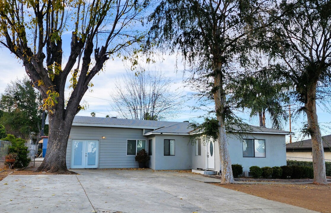 33123 Oregon St in Lake Elsinore, CA - Building Photo