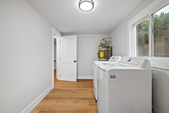 920 W 20th Ave in Eugene, OR - Foto de edificio - Building Photo