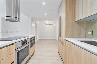 9901 W Bay Harbor Dr in Bay Harbor Islands, FL - Foto de edificio - Building Photo