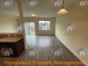 1220-1222 SE Academy St in Dallas, OR - Building Photo - Building Photo