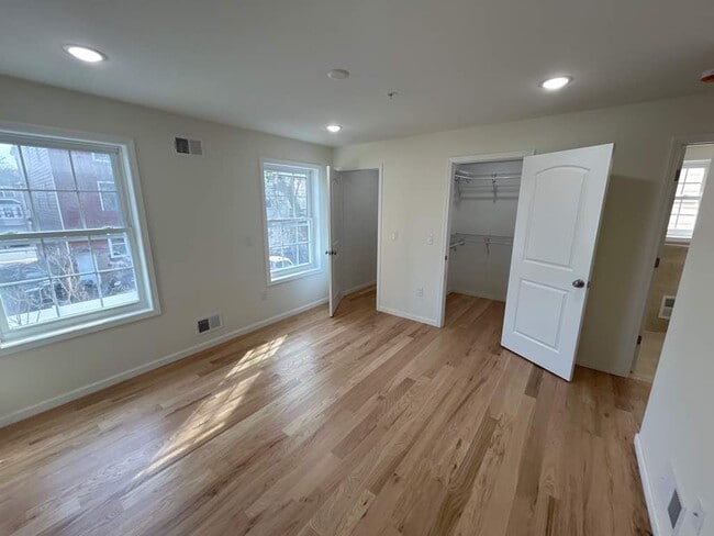 26 Stuyvesant Ave, Unit #2 in Newark, NJ - Foto de edificio - Building Photo