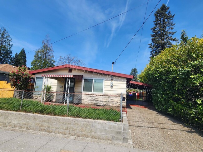 property at 6519 SE Center St