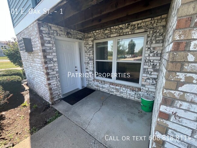 property at 601 E Oak St