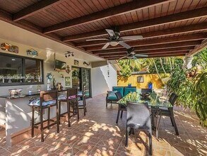 2540 SW 11th St in Miami, FL - Building Photo - Building Photo