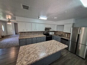 12335 Roy Rd in Pearland, TX - Building Photo - Building Photo