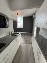 117 Christina St N in Sarnia, ON - Building Photo - Building Photo