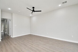 9806 Nedwald St in Houston, TX - Building Photo - Building Photo