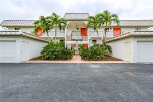 990 8th St S in Naples, FL - Foto de edificio - Building Photo