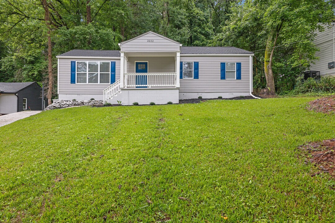 2222 Beecher Cir SW in Atlanta, GA - Building Photo
