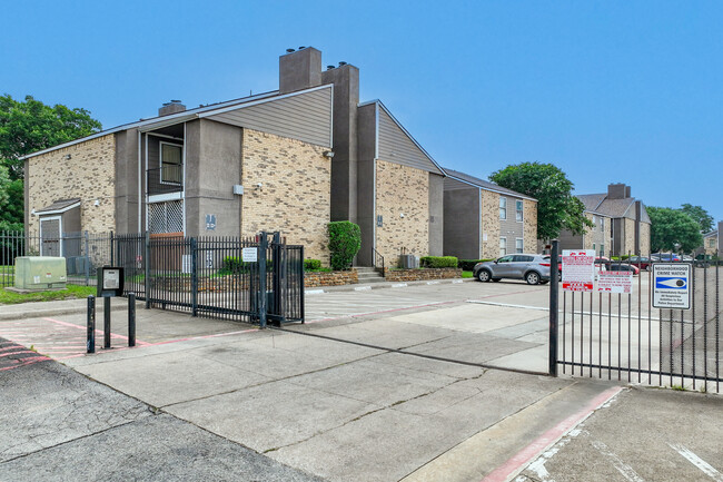 Nob Oaks in Dallas, TX - Foto de edificio - Building Photo