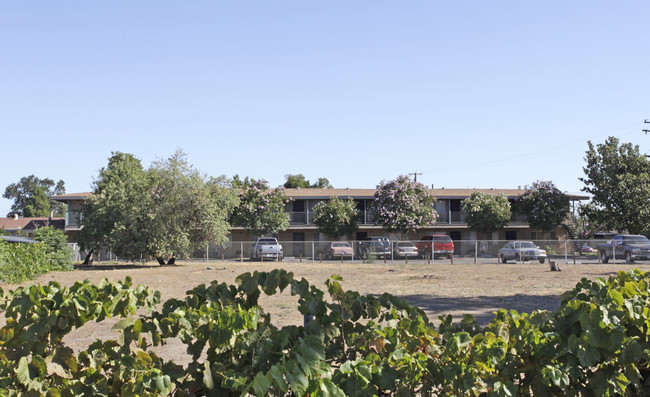 Garfield Apartments in Manteca, CA - Foto de edificio - Building Photo