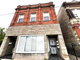 2008 S Pulaski Rd in Chicago, IL - Building Photo