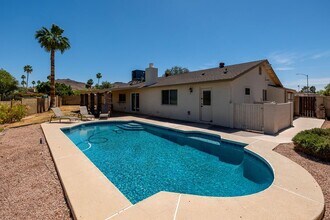 802 E Caribbean Ln in Phoenix, AZ - Building Photo - Building Photo