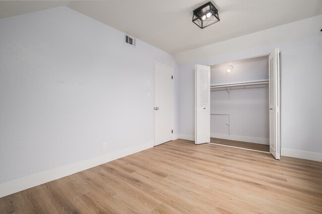 7971 Hanford Way, Unit 5 - Small in Sacramento, CA - Building Photo - Building Photo